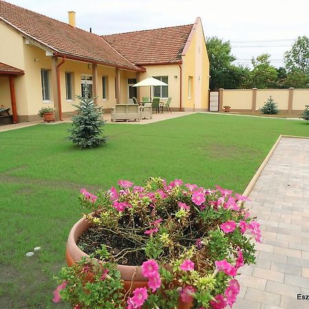 Eszter Apartman Bekescsaba Extérieur photo